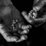 Diamonds,Of,Different,Sizes,And,Cuts,In,The,Hands,Of
